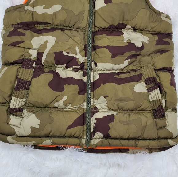 Old Navy Camouflage Puffer Vest with Vibrant Lining Boys M/8 Juniors - Picture 3 of 10